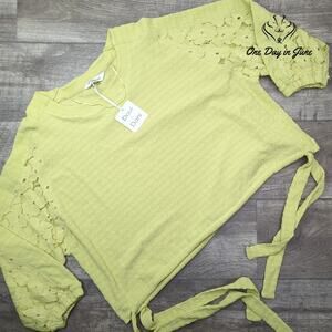 Davi & Dani Long Sleeve Blouse Size M